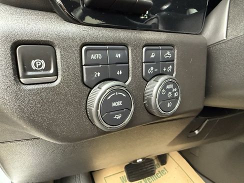 Used 2025 Chevrolet Silverado 2500 ZR2 w/ Technology Package image 22