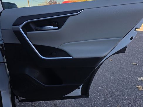 Used 2022 Toyota RAV4 XLE image 26