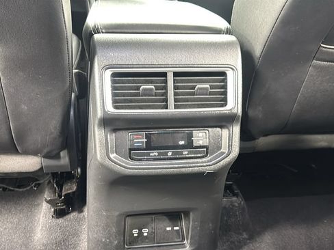 Used 2025 Volkswagen Atlas SE AWD/4WD image 36