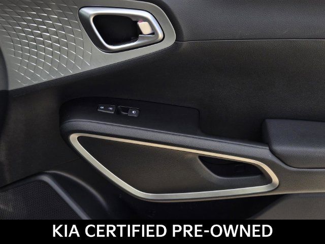 Certified 2023 Kia Soul LX w/ LX Technology Package FWD image 8