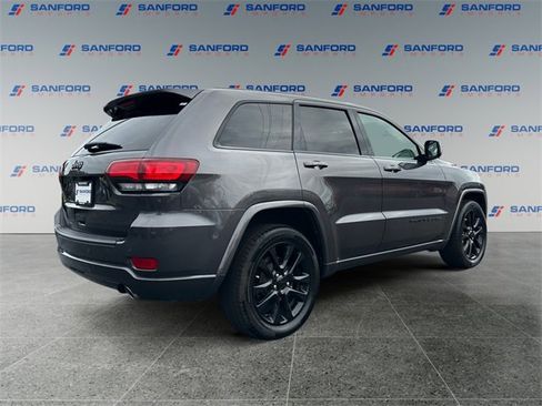 Used 2019 Jeep Grand Cherokee Altitude image 5
