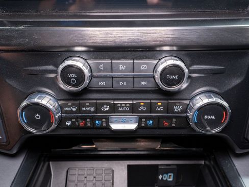 Used 2024 Ford F250 Lariat w/ Chrome Package image 24