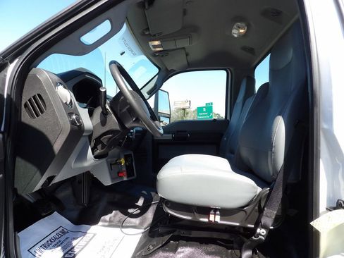 Used 2022 Ford F750 2WD Regular Cab Super Duty image 29