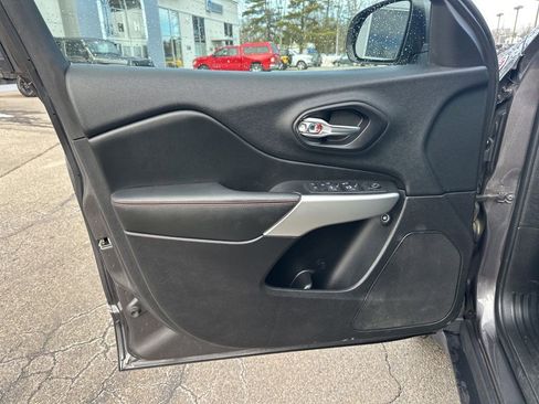 Used 2018 Jeep Cherokee Trailhawk w/ Cold Weather Group AWD/4WD image 14