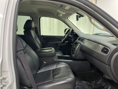 Used 2011 Chevrolet Avalanche LT w/ Suspension Package, Off-Road AWD/4WD image 28