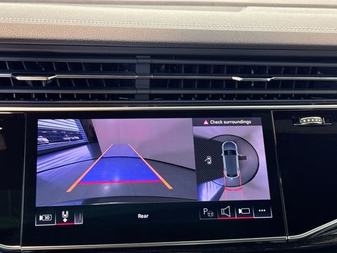 Used 2025 Audi Q8 Prestige image 14