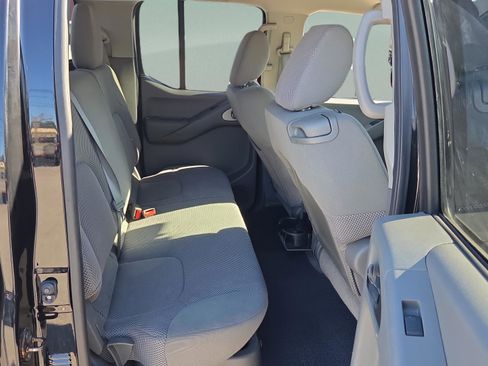 Used 2014 Nissan Frontier SV image 18