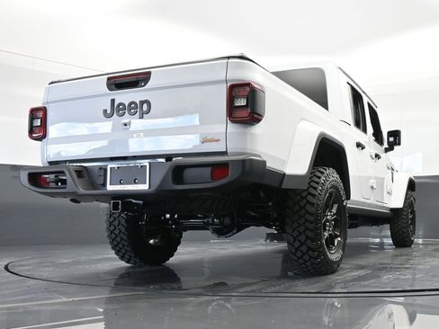 Used 2024 Jeep Gladiator Sport image 43