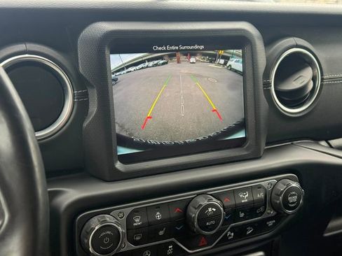 Used 2018 Jeep Wrangler Unlimited Sahara image 21