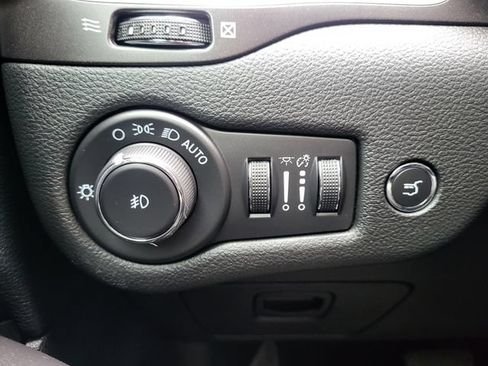 Used 2021 Jeep Cherokee Trailhawk w/ Trailer Tow Group AWD/4WD image 22