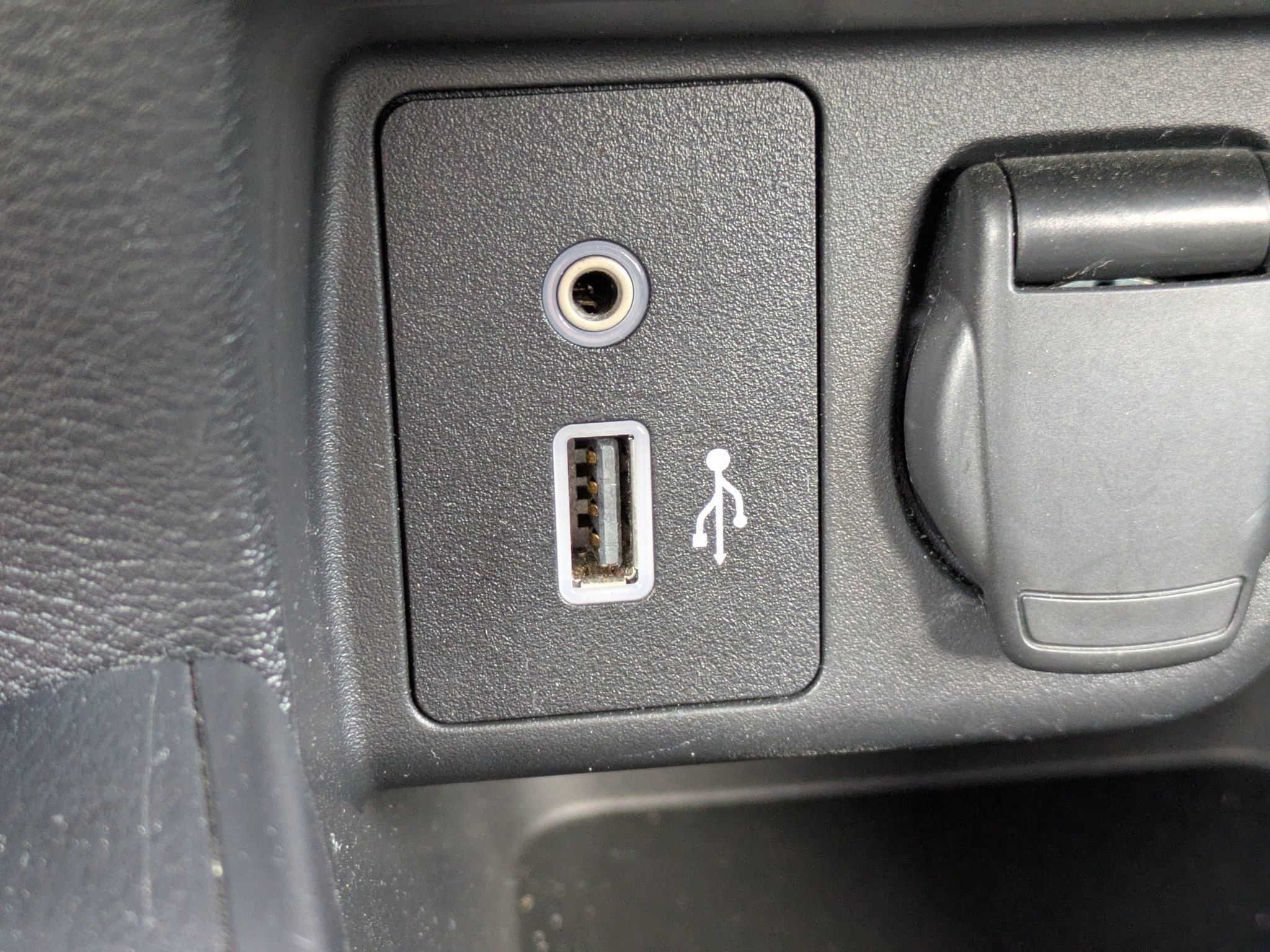 Certified 2025 Nissan Versa S FWD image 21