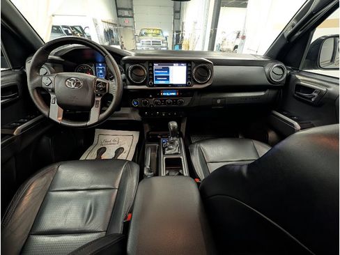Used 2023 Toyota Tacoma TRD Off-Road w/ TRD Premium Off Road Package image 10