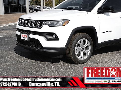 New 2026 Jeep Compass Latitude image 42