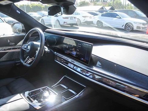 Used 2025 BMW 760i xDrive image 16