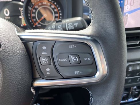 New 2026 Jeep Wrangler Unlimited Sahara AWD/4WD image 18