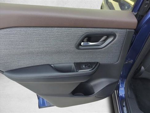 Used 2023 Nissan Rogue SV FWD image 7