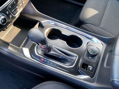 Used 2021 Chevrolet Traverse LS image 18