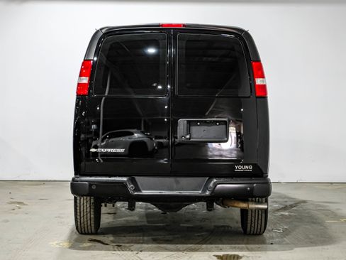 Used 2019 Chevrolet Express 2500 w/ Driver Convenience Package image 5