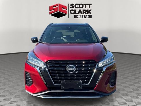 Used 2023 Nissan Kicks SR w/ SR Premium Package FWD image 2