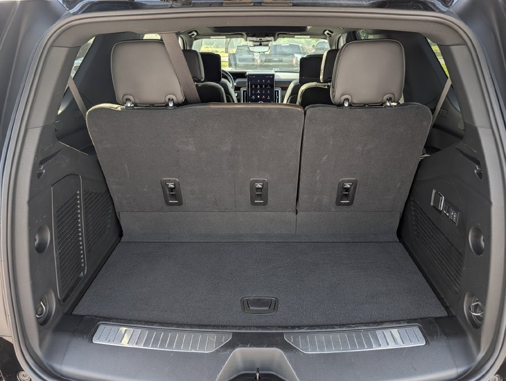 New 2025 GMC Yukon Denali Ultimate AWD/4WD image 30