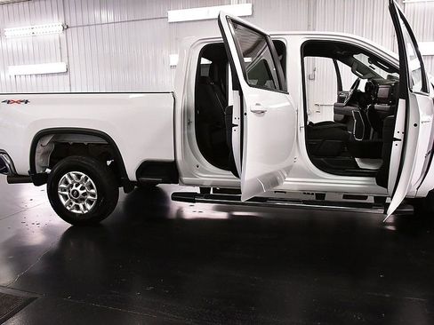 Used 2024 Chevrolet Silverado 2500 LT image 31