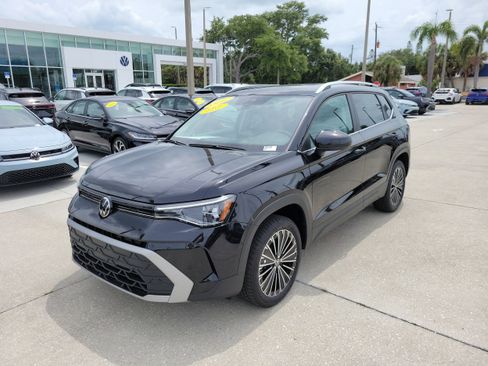 New 2026 Volkswagen Taos SE FWD image 8