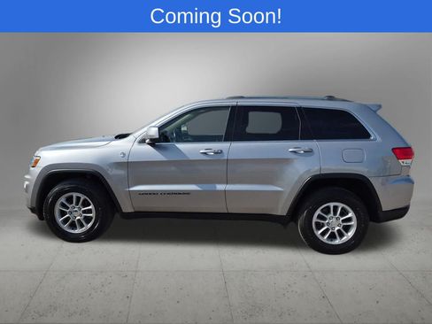 Used 2019 Jeep Grand Cherokee Laredo AWD/4WD image 3