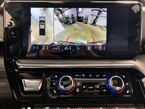 Used 2025 GMC Sierra 3500 Denali w/ Denali Reserve Package AWD/4WD image 32