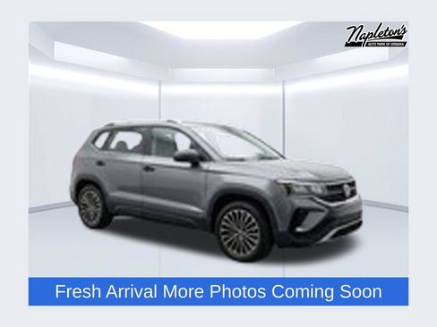 Used 2026 Volkswagen Taos SE FWD image 1