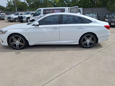 Used 2022 Honda Accord Touring image 3