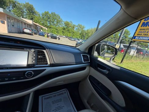 Used 2015 Toyota Highlander XLE FWD image 28