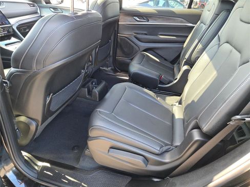 Certified 2025 Jeep Grand Cherokee L Limited AWD/4WD image 24