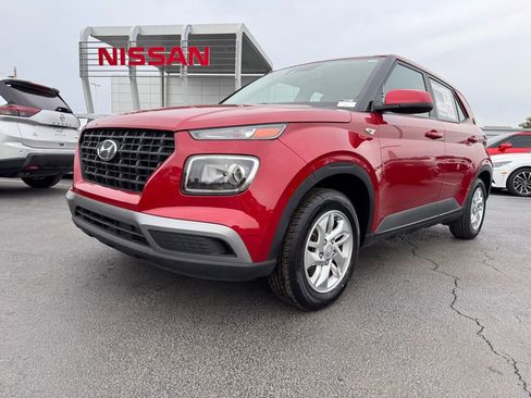 Used 2022 Hyundai Venue SE image 1