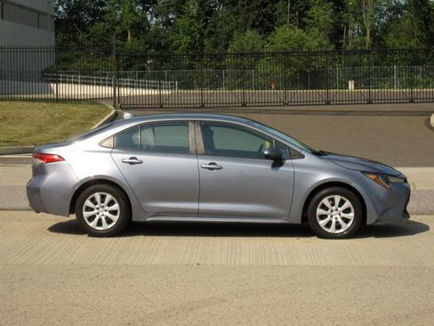 Used 2021 Toyota Corolla LE FWD image 9
