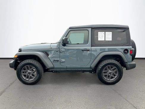 Used 2025 Jeep Wrangler Sport AWD/4WD image 4