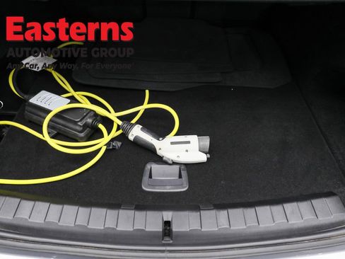 Used 2023 BMW 330e w/ M Sport Package image 9