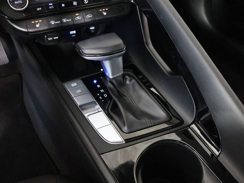 Certified 2025 Hyundai Elantra SEL image 9