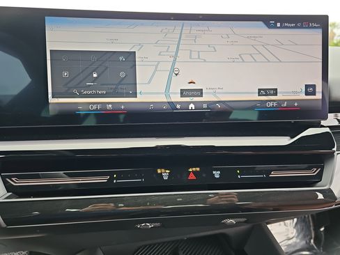 Used 2025 BMW 530i w/ Premium Package image 22