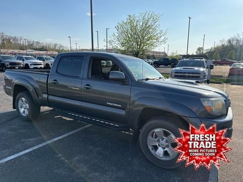 Used 2011 Toyota Tacoma PreRunner w/ TRD Sport Pkg image 3
