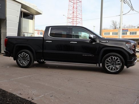 Used 2025 GMC Sierra 1500 Denali Ultimate image 9