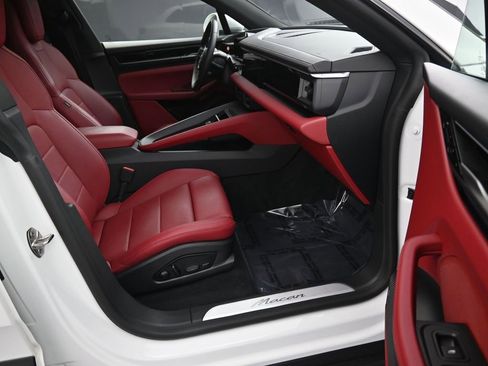 Used 2025 Porsche Macan Electric image 26