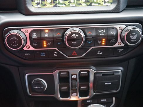 Used 2023 Jeep Wrangler Sahara w/ Cold Weather Group image 25