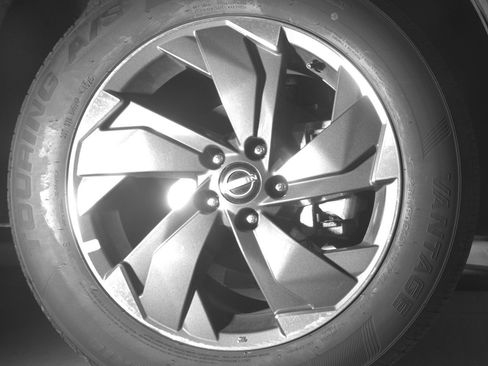 Used 2025 Nissan Rogue SV FWD image 13