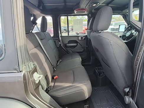 Used 2018 Jeep Wrangler Unlimited Sport AWD/4WD image 23