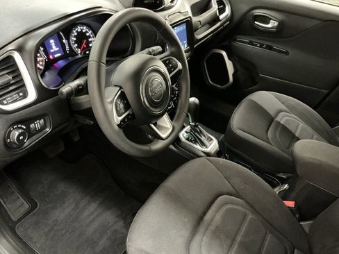 Used 2018 Jeep Renegade Latitude image 14