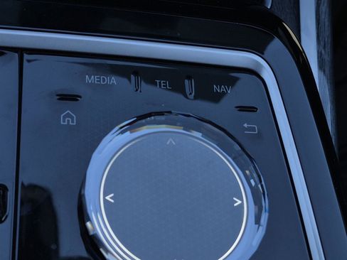 Certified 2025 BMW 760i xDrive w/ Luxury Rear Seating Package AWD/4WD image 21