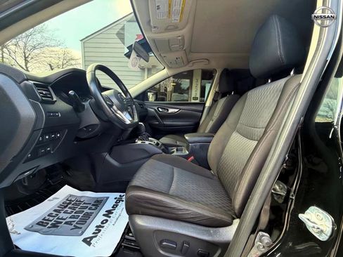 Used 2019 Nissan Rogue SV w/ Sun & Sound Touring Package image 10