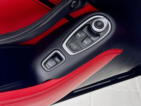 Used 2023 Aston Martin V8 Vantage Roadster image 16