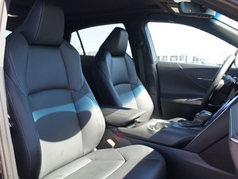 Used 2024 Toyota Venza Nightshade image 23