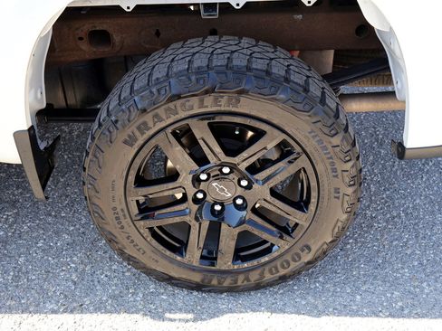 Used 2024 Chevrolet Silverado 1500 LT Trail Boss w/ Convenience Package II AWD/4WD image 14